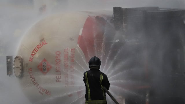 Chofer de pipa que explotó en Puente de la Concordia se encuentra en situación critica y con custodia policial pero no ha sido judicializado
