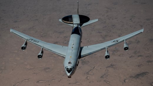 Tras el derribo, Irán lanza búsqueda de piloto estadounidense