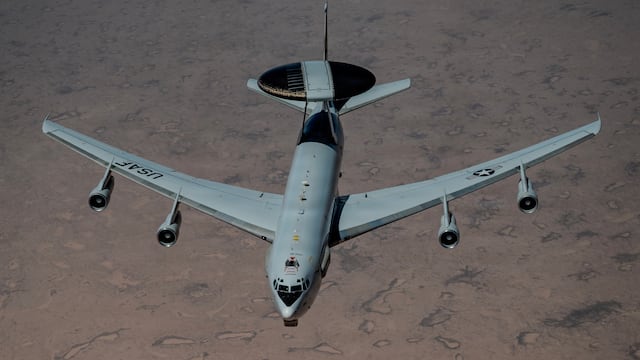 Centcom informa sobre reabastecimiento de combustible a avión.