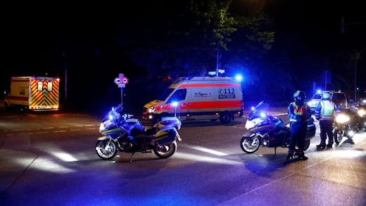 Alemania recibe a misionero con ébola mientras brote en Congo deja 130 muertos