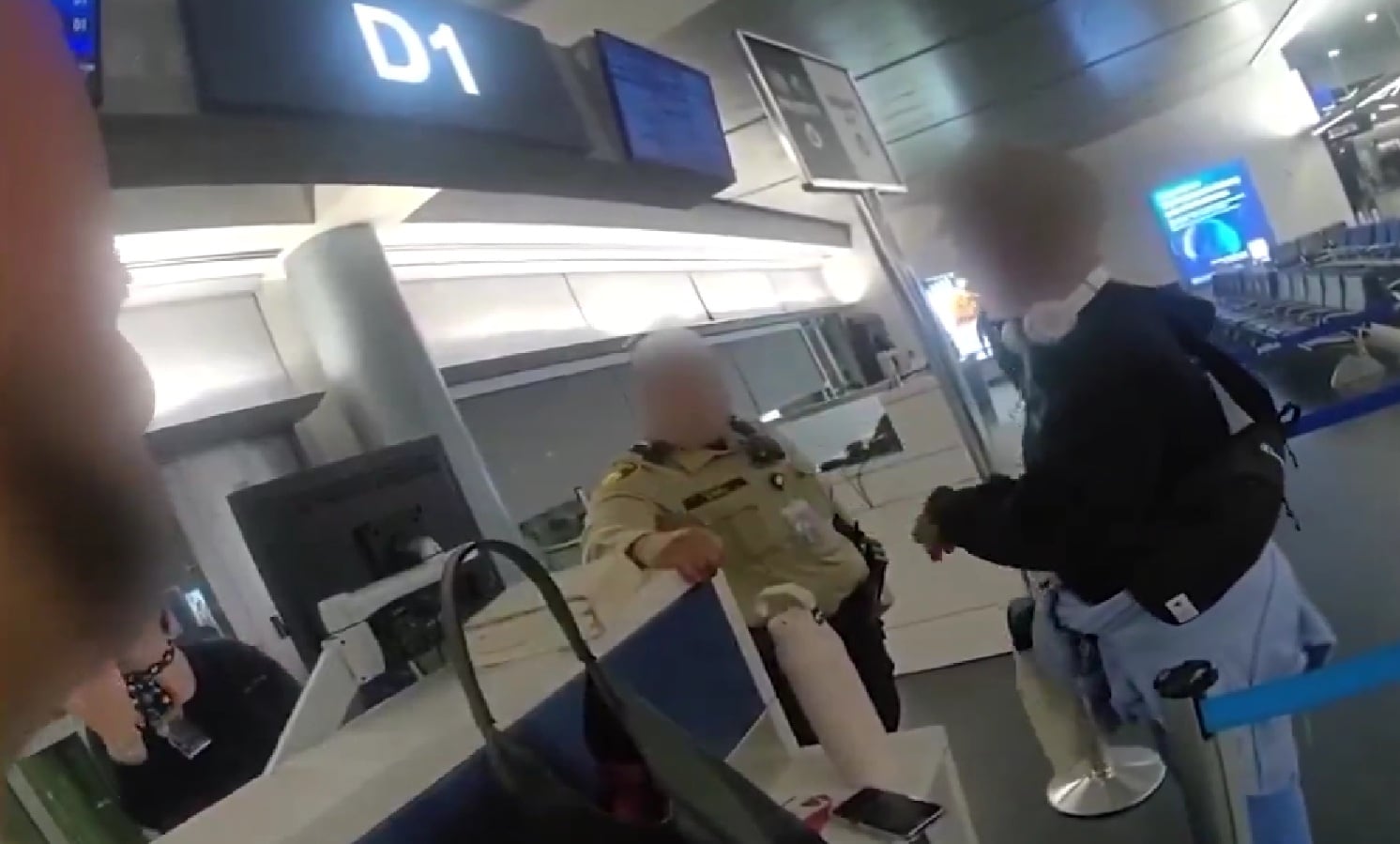 Mujer arrestada en Las Vegas por abandonar a su perro en el aeropuerto