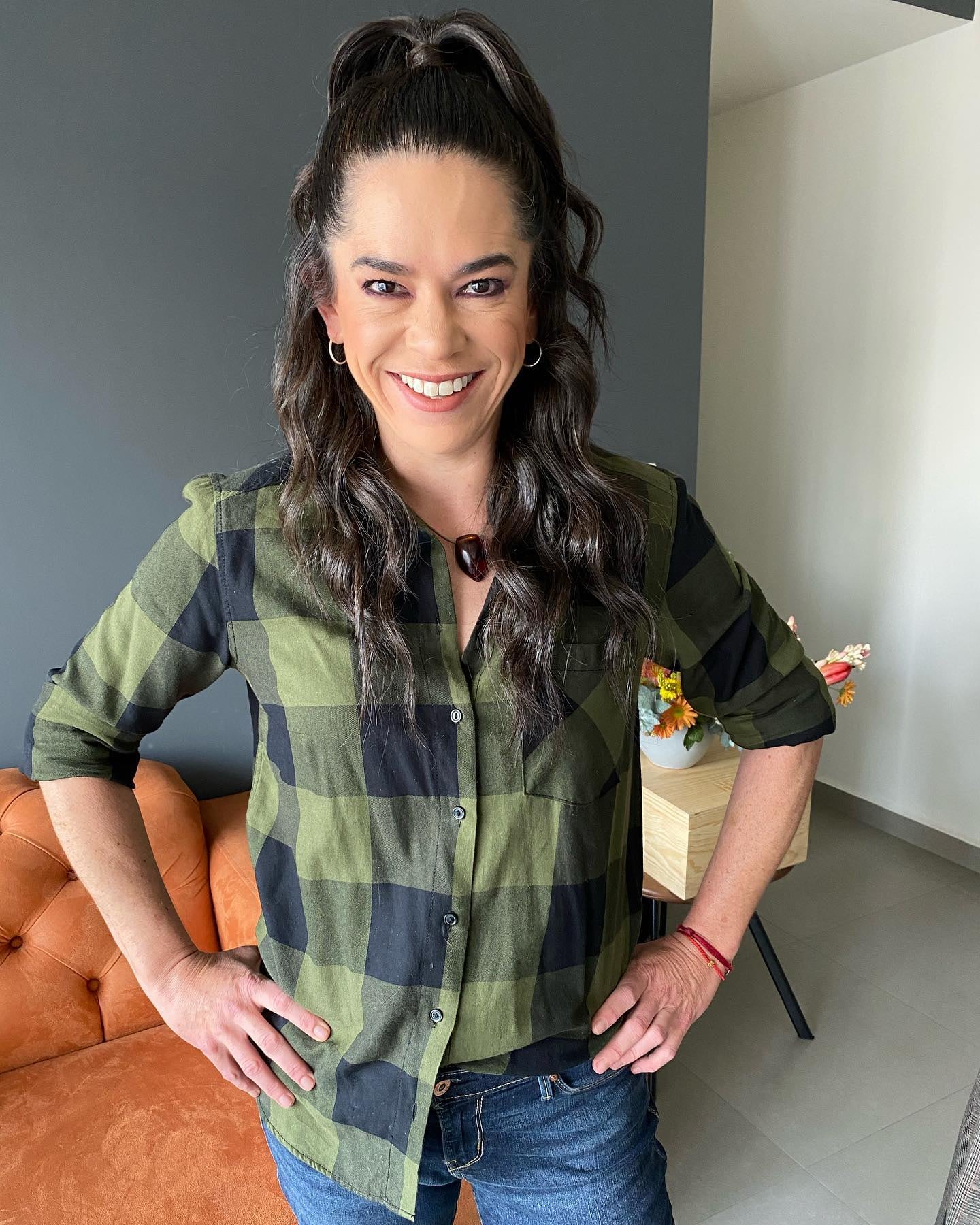 Yuriria Sierra, conductora.