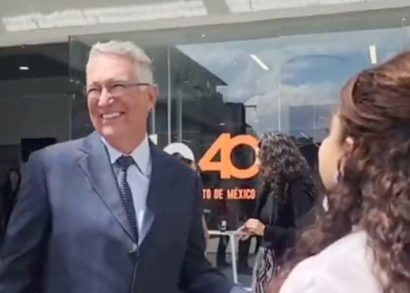 Clara Brugada comparte risas con Ricardo Salinas Pliego, pese a denuncia de Citlalli Hernández