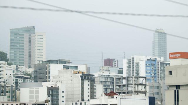 La visibilidad de Monterrey se ve reducida por la llegada de la arena