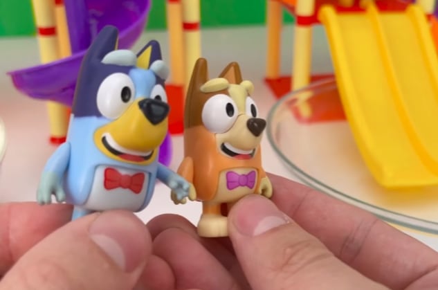 Peppa Pig y Bluey diversión en los toboganes con Paw Patrol