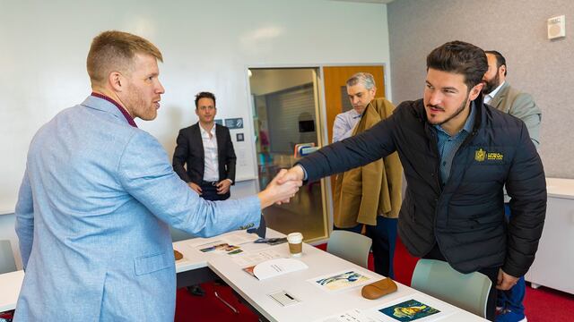 Samuel García se reúne con directivos de Meta