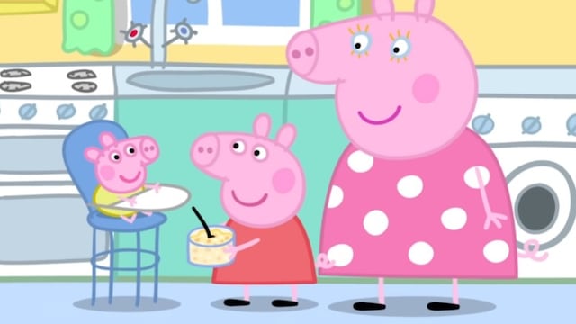 Peppa Pig alimenta al bebé Alexander