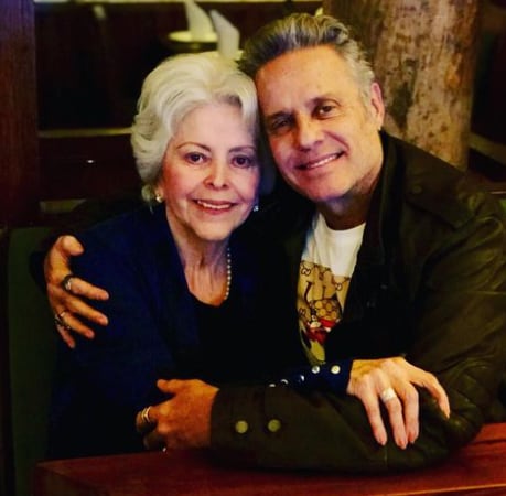 Doña Eli y Alexis Ayala.