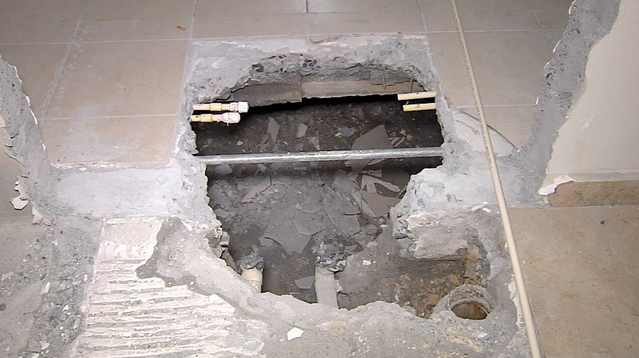 Se abre socavón en casa de familia en Nuevo León