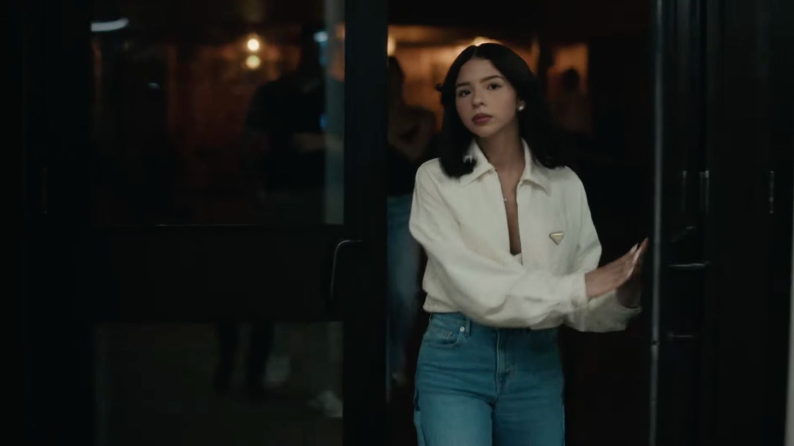 Ángela Aguilar en el video “No quiero hablar”
