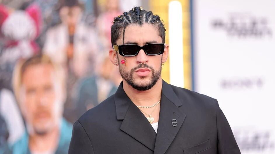 Bad Bunny cree que fue un castigo besar a Gael García por esta razón