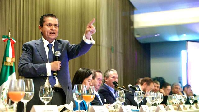 Giovani Gutiérrez en reunión con empresarios