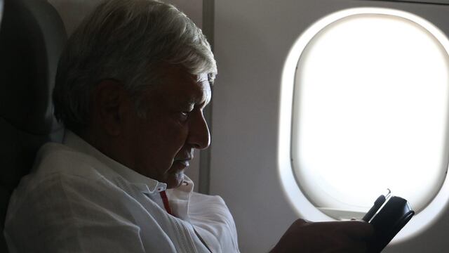 AMLO presentó un anteproyecto de decreto para cerrar el AICM a operaciones de transporte de carga.