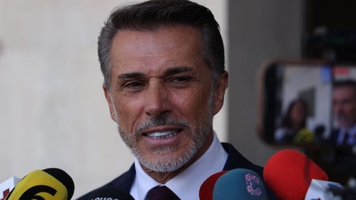 Morena solicita baja de Sergio Mayer del padrón tras su renuncia