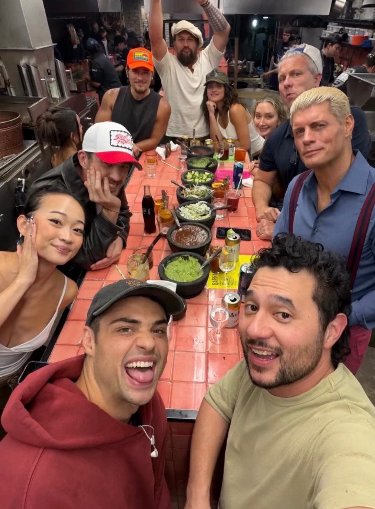Captan al elenco de Street Fighter: La Película cenando tacos en CDMX