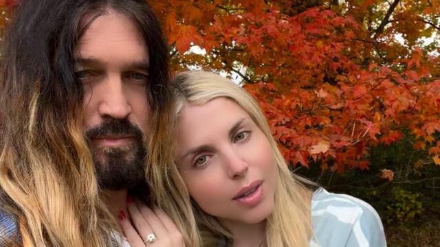 Billy Ray Cyrus es criticado por andar con una mujer más joven que su hija Miley Cyrus