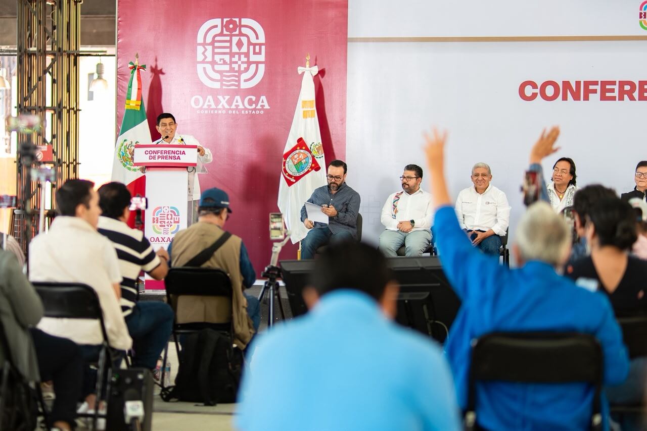 Salomón Jara anunció el fallo de la licitación de la presa Mujer Solteca.