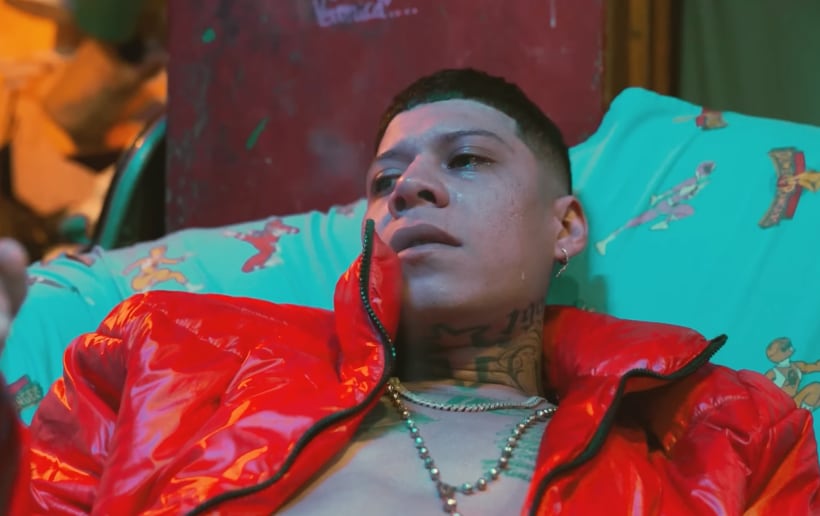 Santa Fe Klan llorando en su video "Separaos".