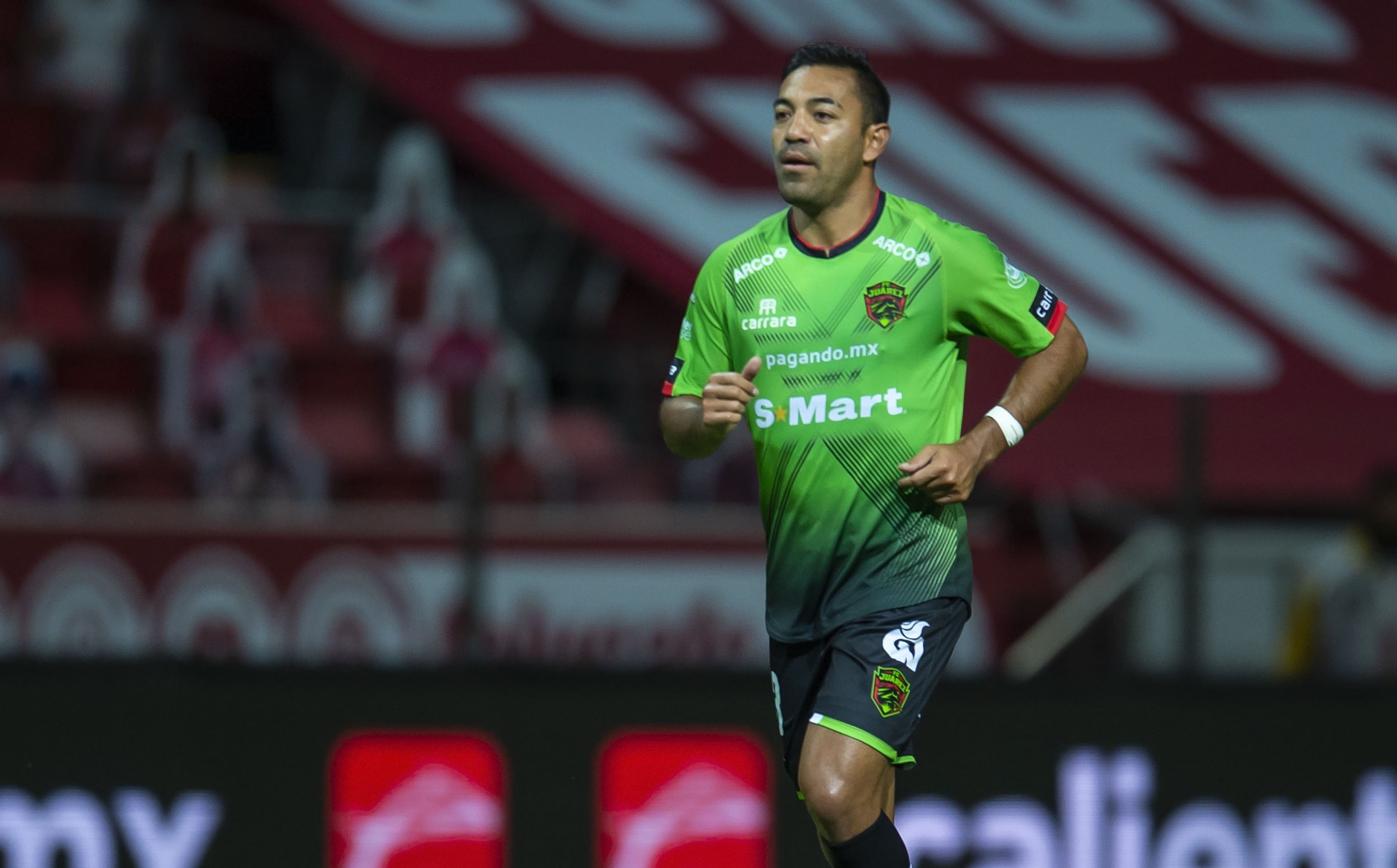 Marco Fabián en un partido con el FC Juárez