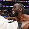 ¿No los quiere? Captan a Terence Crawford regresándole sus cinturones al Canelo Álvarez