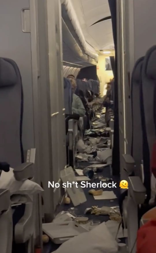 Así quedó un avión tras una fuerte turbulencia