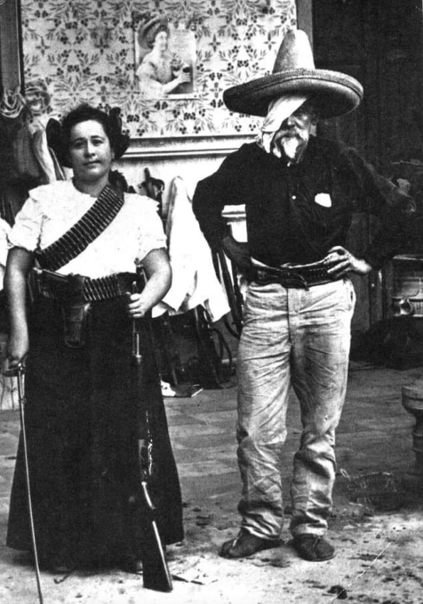 Adelita Clara de la Rocha unto a su padre, el general Herculano de la Rocha