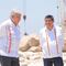 AMLO se sintió galán al estrenar una guayabera cuyos finos bordados se hicieron en este emblemático municipio de Oaxaca