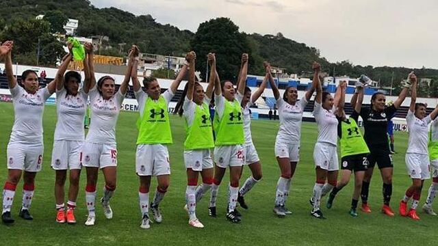 Las Diablas festejaron con todo luego de la victoria.