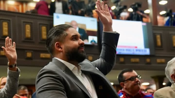 Hijo de Nicolás Maduro defiende decisiones de Delcy Rodríguez sobre Venezuela