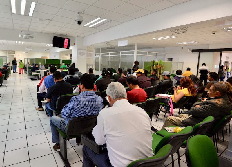 Contribuyentes en oficinas del SAT