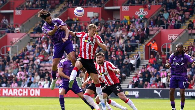 Raúl Jiménez estuvo presente en el duelo entre Fulham y Southampton por la jornada 34 de la Premier League.