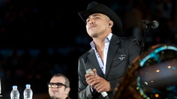 Espinoza Paz no tiene visa en Estados Unidos, pero nada tiene que ver con el asunto de Julión Álvarez