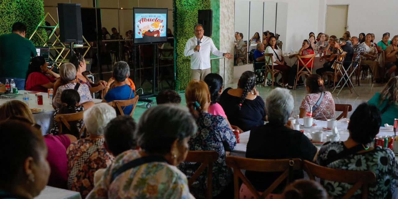 Andrés Mijes reconoce legado de adultos mayores en Nuevo León.