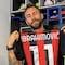 Miguel Layún presume camiseta autografiada por Zlatan Ibrahimovic
