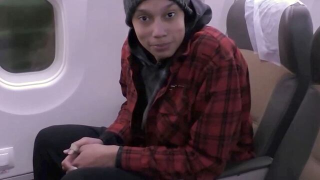 Brittney Grinder regresa a Estados Unidos luego del intercambio de prisioneros con Rusia