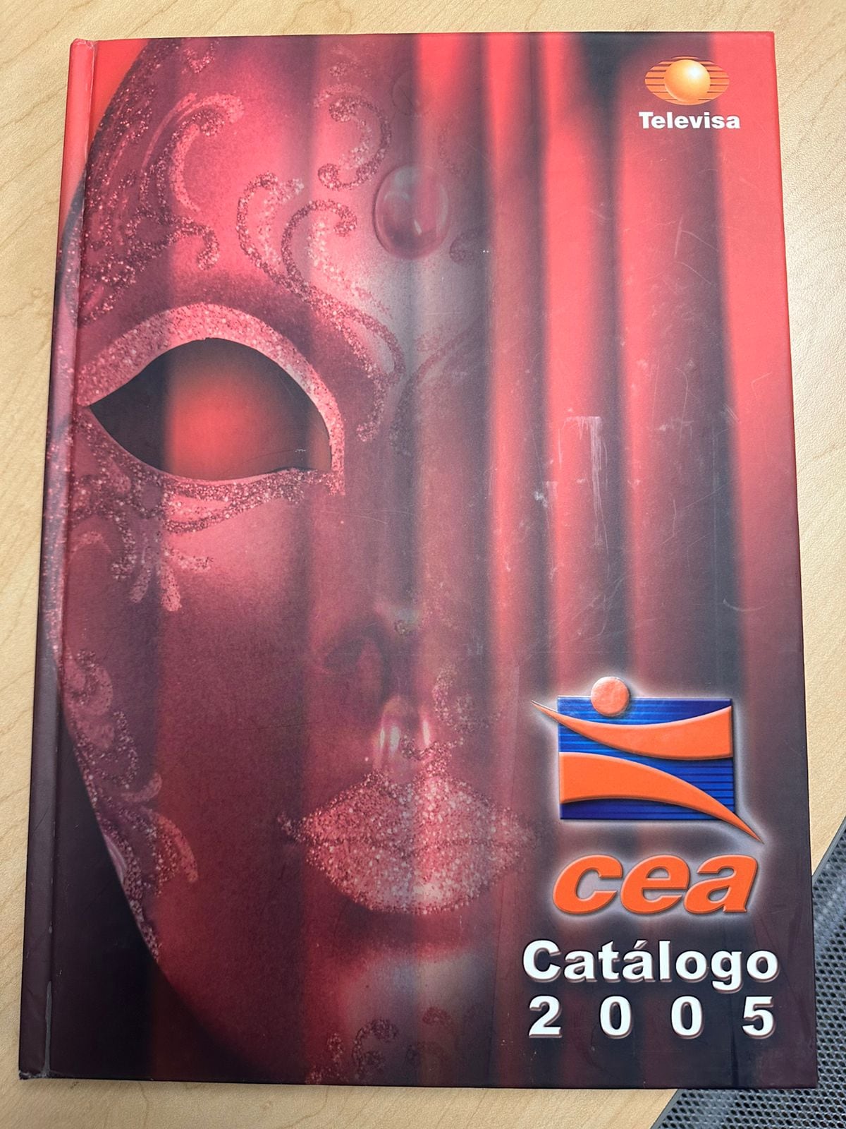 Portada del Centro de Educación Artística de Televisa (CEA) correspondiente al año 2005