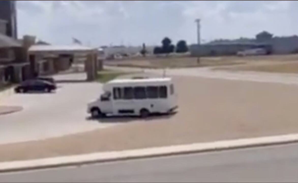 El atacante usó una camioneta del servicio postal de Estados Unidos