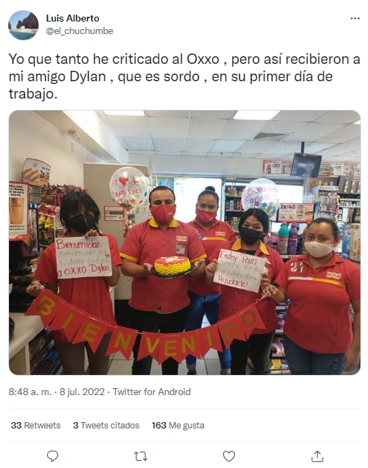Reciben con pastel a Joven sordo en su primer día de trabajo en Oxxo