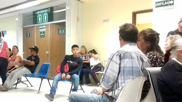 Personas esperando en una clínica