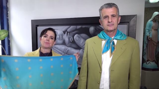 La excandidata a diputada vende los pañuelos en 100 y 120 pesos