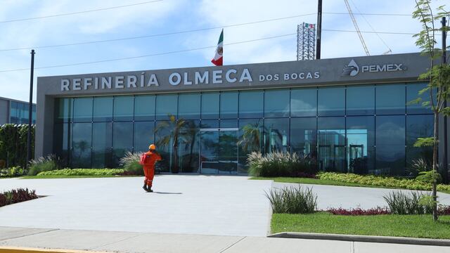 Entrada a la refinería de Dos Bocas