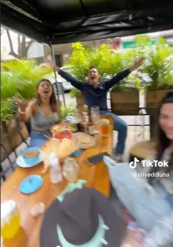 Usuario de TikTok veía el partido en compañía de amigos