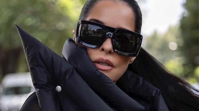 Martha Debayle se sentía muy fashion con su look para el frío y le dicen que parece colchoneta