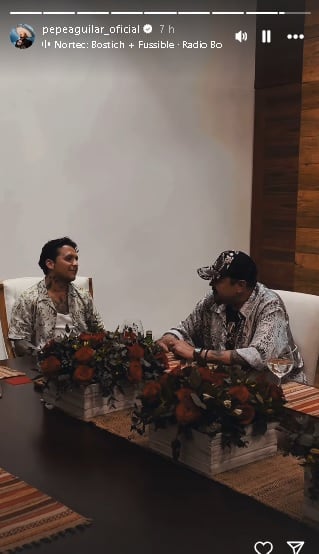 Christian Nodal en plática con Pepe Aguilar.
