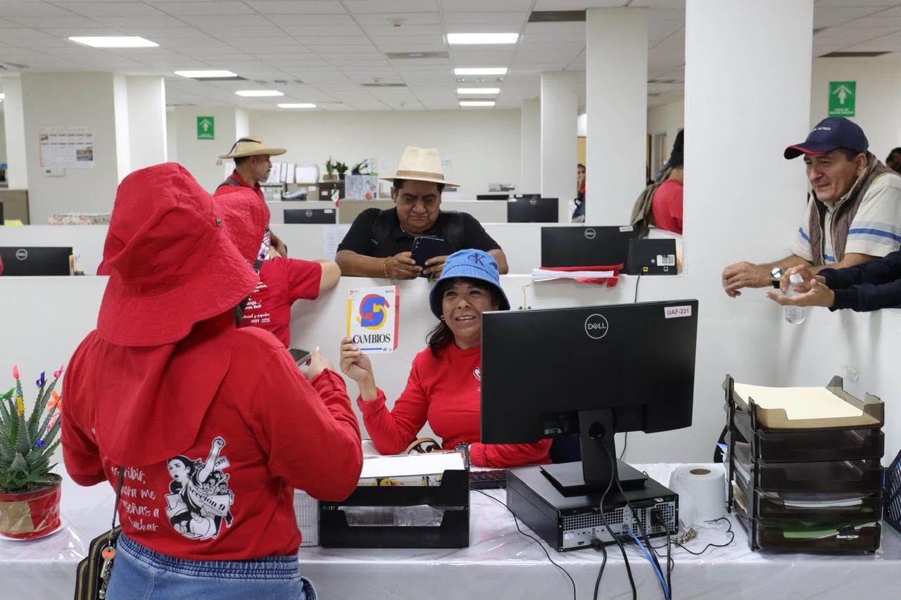 CNTE toma instalaciones de la SEP en CDMX