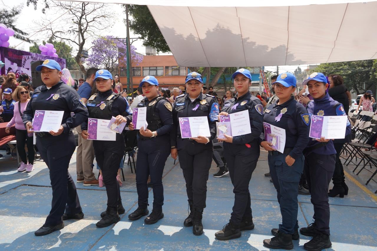 Iztacalco celebra a mujeres líderes: Lourdes Paz reconoce a policías, atletas y brigadistas.