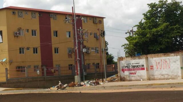 Presuntos murales pintados en apoyo a AMLO