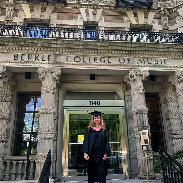 Jimena Caballero "Mena" cantautora mexicana egresada de Berklee College of Music /instagram