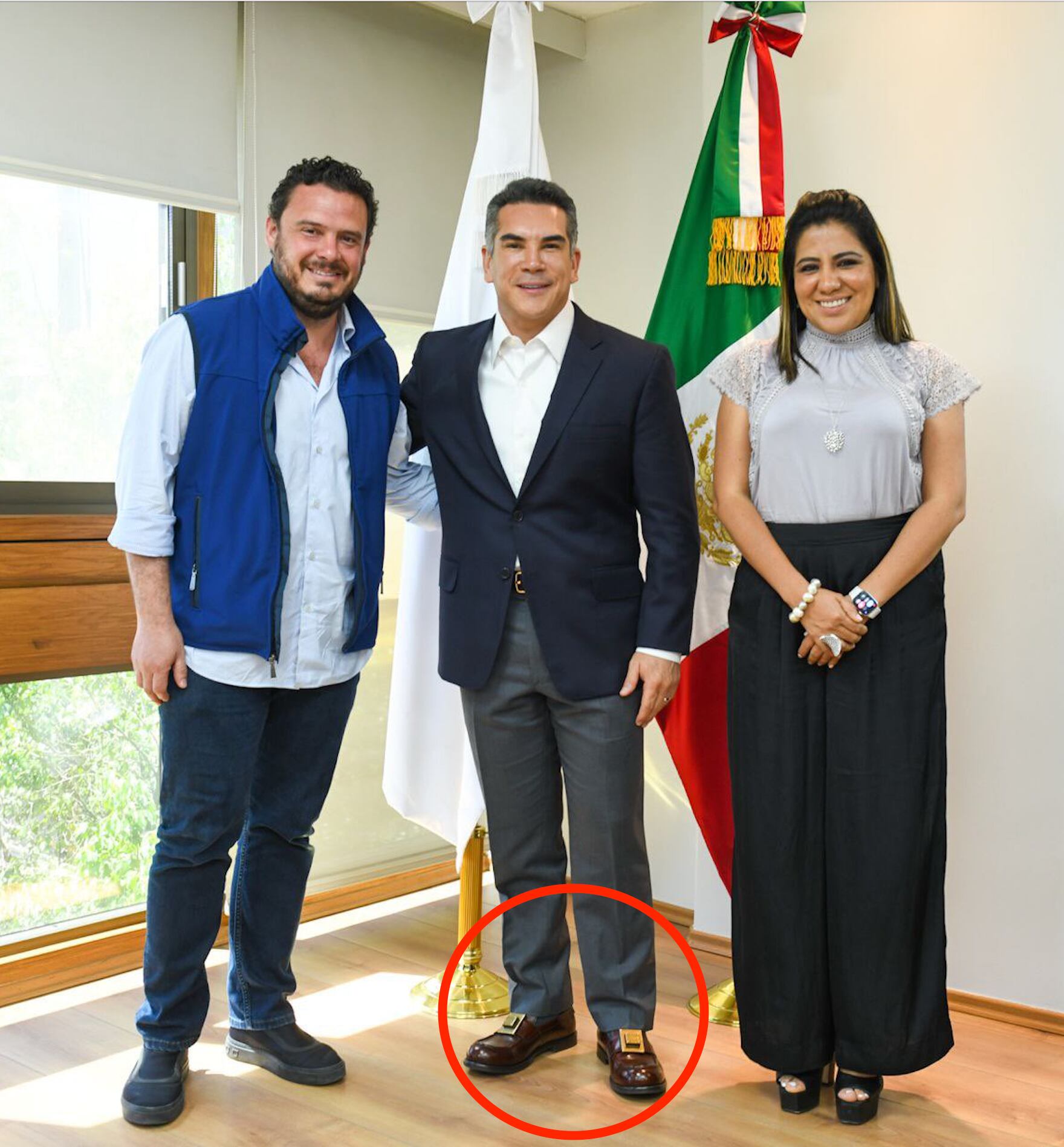 Alejandro Moreno con zapatos de 20 mil pesos