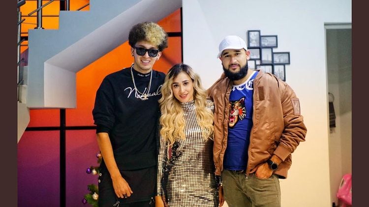 Roberto González, Hotspanish, con sus hermanos, Taly y Samuel.